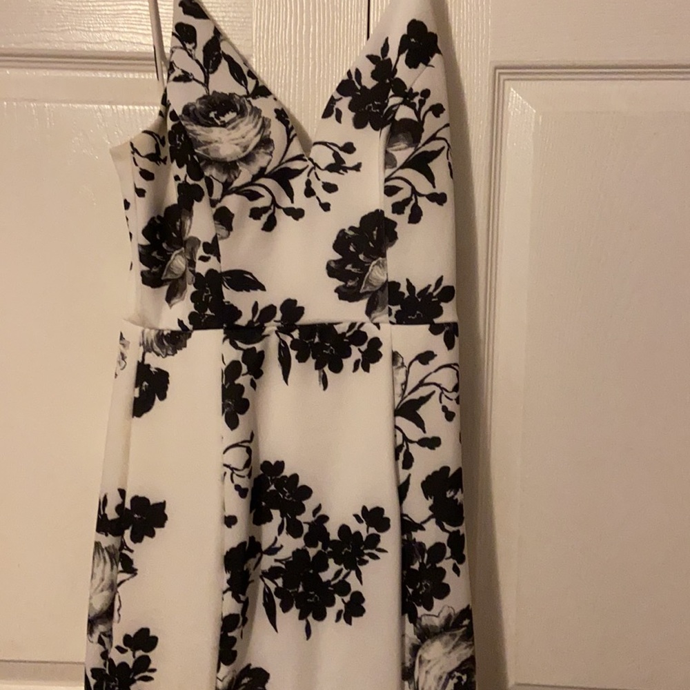 Gorgeous prom dress. Only wore once - Picture 3 of 4
